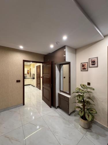 Modern cozy apartment DHA Phase 9 1BKHD – khách sạn tại Sarwar Colony