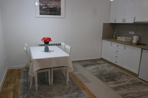 Belgrade Suncana Oaza 2-Star Guesthouse pool