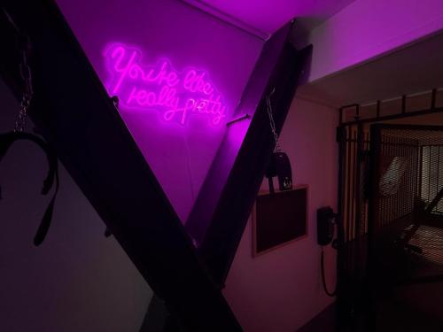 Love Room Prison & Balnéo La Suite Interdite (Love Room Prison & Balneo La Suite Interdite) in Chateau-Landon