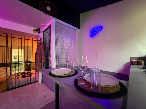 Love Room Prison & Balnéo La Suite Interdite (Love Room Prison & Balneo La Suite Interdite) in Chateau-Landon