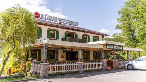 . Kuria Bzenica