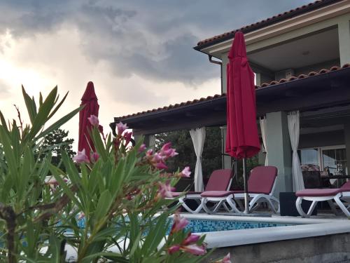 Apartman Srdoč za 8 osoba s privatnim bazenom (Apartman Srdoc za 8 osoba s privatnim bazenom) in Mali Dol