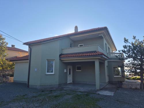 Apartman Srdoč za 8 osoba s privatnim bazenom (Apartman Srdoc za 8 osoba s privatnim bazenom) in Mali Dol