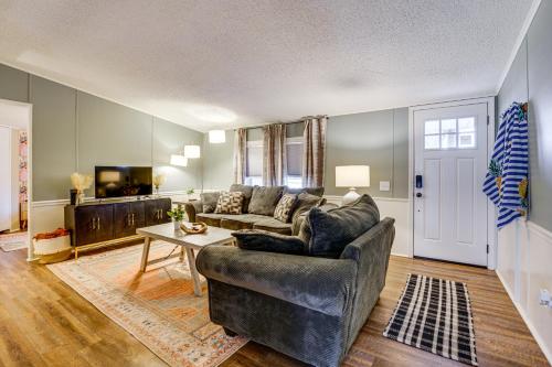. 6 Mi to State Harbor! Stylish Port Austin Home