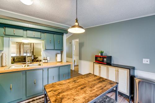 Fall & Winter Port Austin Retreat w/ Fire Pit in Grind Stone City (MI)