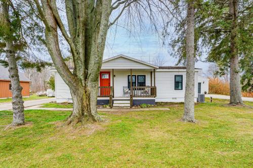 Fall & Winter Port Austin Retreat w/ Fire Pit in Grind Stone City (MI)
