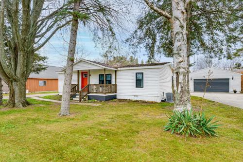 Fall & Winter Port Austin Retreat w/ Fire Pit in Grind Stone City (MI)
