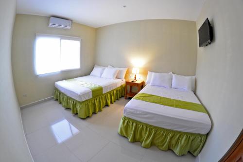 Twin Room with Private Bathroom image 7