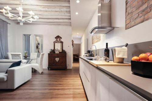 SARA S LUXURY HOME five minutes from Piazza San Marco, Venice