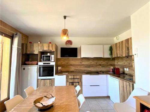 Chalet rénové 7 pers avec terrasse, local ski et parking gratuit - FR-1-863-11 - Location, gîte - Dévoluy