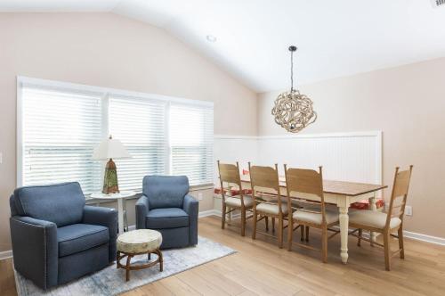 Corolla Getaway with Private Pool 5 mins to Beach - image 2