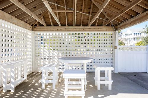 Corolla Getaway with Private Pool 5 mins to Beach - image 4