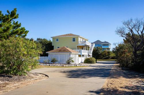 Corolla Getaway with Private Pool 5 mins to Beach in 北卡羅來納州科羅拉