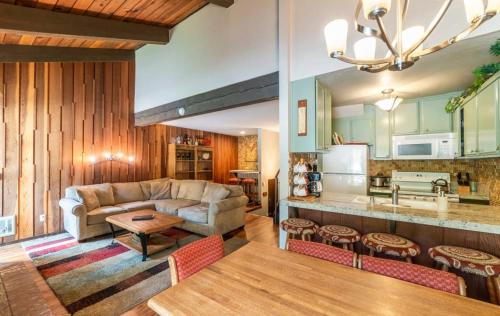 Austria Hof Lodge in Lagos Mammoth (CA)