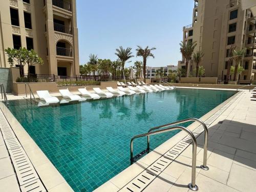 Comfortable one bed - Gym and Parking - image 7