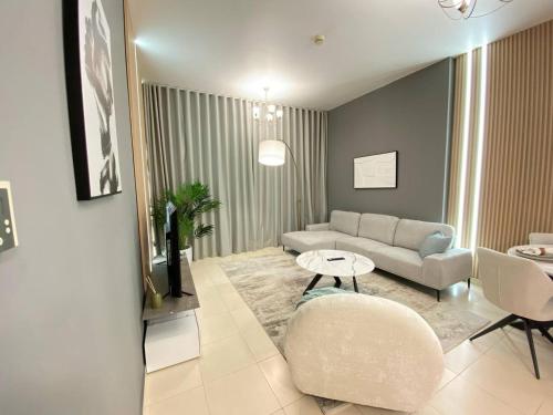Modern 2BR in Skycourt Tower A - Free Parking - Pool and Gym - image 5