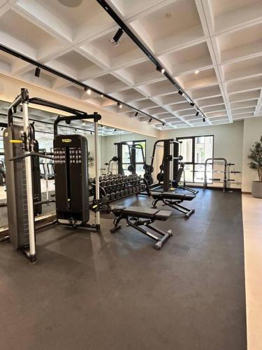 Comfortable one bed - Gym and Parking - image 13