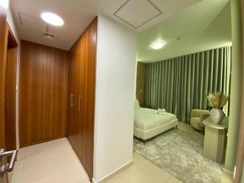 Modern 2BR in Skycourt Tower A - Free Parking - Pool and Gym - image 12