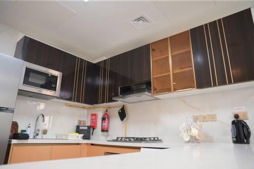 Fully Furnished 2-Bedroom Apt in Gemz by Danube - image 6