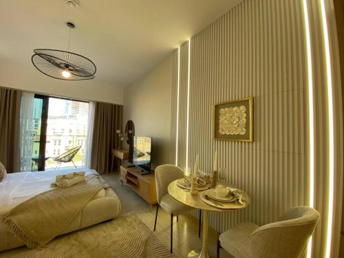 Cozy Studio Apartment with Balcony - image 6