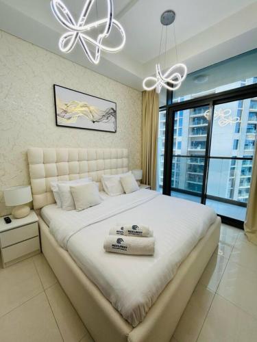 Modern 2bhk Apartment with Stunning City Views - image 3