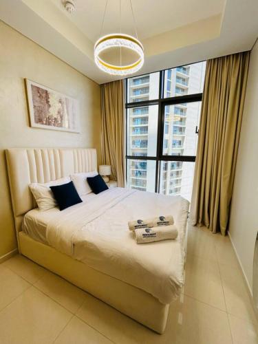 Modern 2bhk Apartment with Stunning City Views - image 12