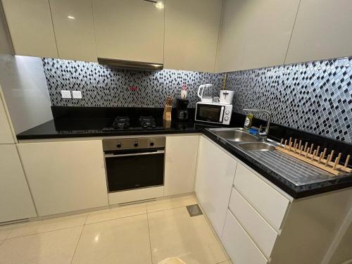 Modern 2bhk Apartment with Stunning City Views - image 13