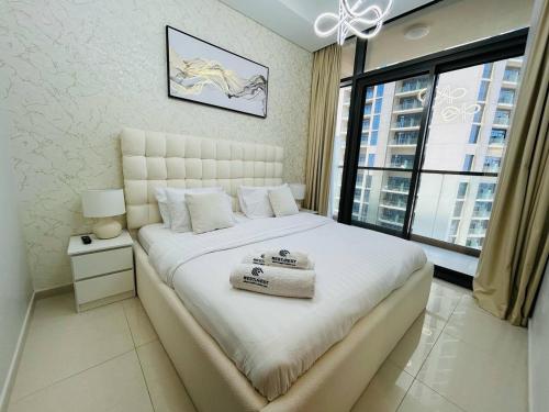 Modern 2bhk Apartment with Stunning City Views - image 2