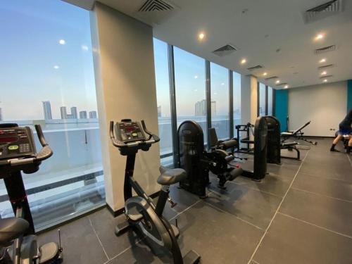 Stylish studio with Pool and Gym access. - main image