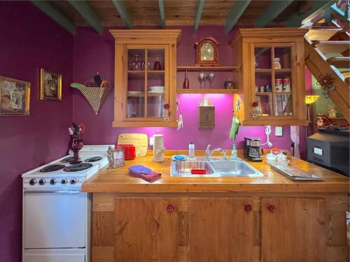 Blue Crystal Hideaway – Eureka Springs, AR