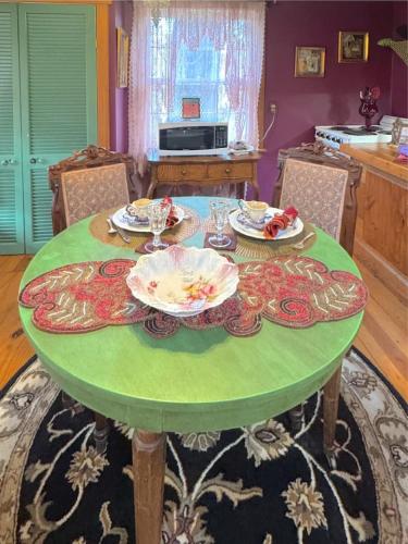 Blue Crystal Hideaway – Eureka Springs, AR