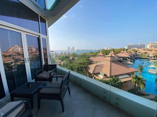 Sea-facing 1BHK Apartment in Palm Jumeirah - image 2