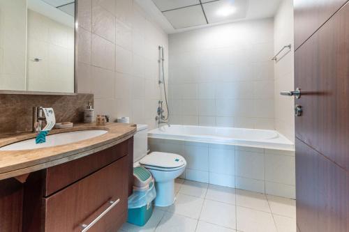 Modern and Cozy One BHK Apt - Heart of Downtown Dubai - image 11