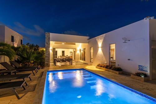 Villa Vredenberg - Modern Private Villa with Pool in Gated Resort - image 4