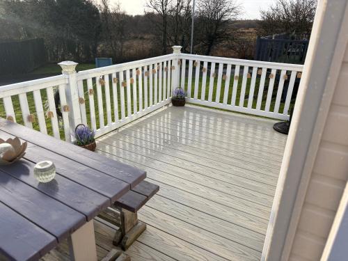 Home from Home at the Hendersons Caravan in คิลวินนิง