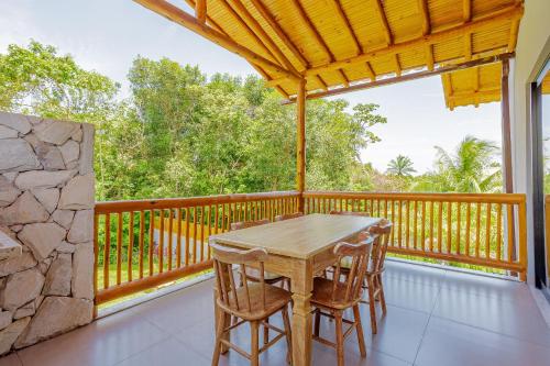 陽台/露台, PF129 Linda Casa a 5min da Vila de Praia do Forte in 福特海灘