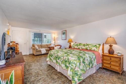 Marbella Lane - Breezy Studio at Diamond Head Beach Hotel - image 3