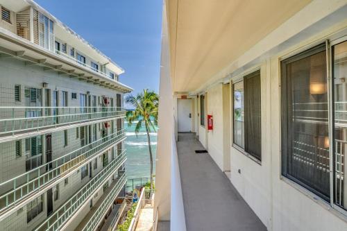 Marbella Lane - Breezy Studio at Diamond Head Beach Hotel in Diamond Head