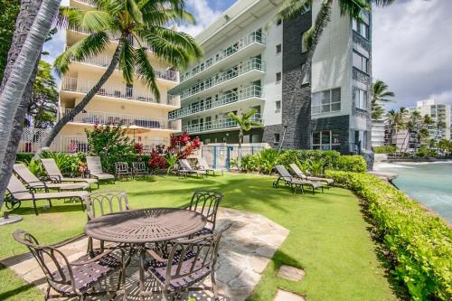 Marbella Lane - Breezy Studio at Diamond Head Beach Hotel in Diamond Head