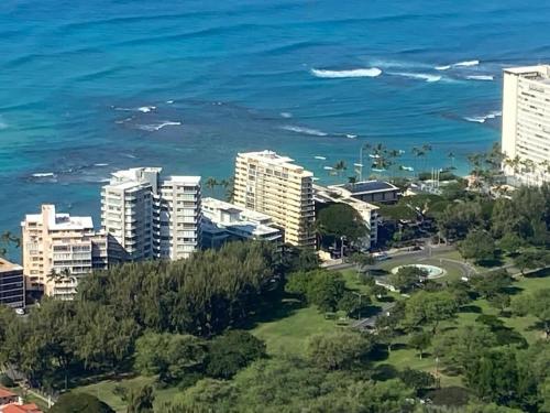Marbella Lane - Breezy Studio at Diamond Head Beach Hotel in Diamond Head