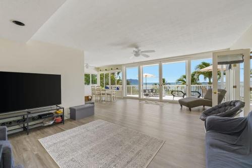 Marbella Lane - Luminous Seascape Ocean View in Kaneohe (HI)