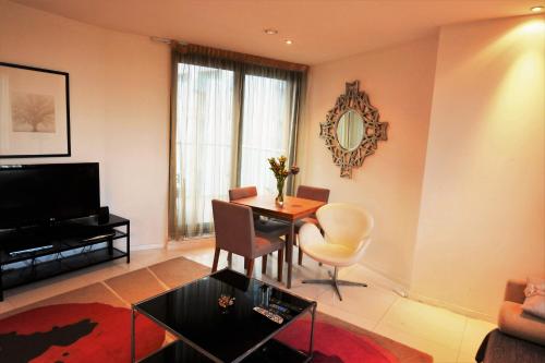 Zen Apartment - London City Airport, , London