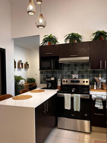 Secure Retreat Near SJO and 27, Ideal for Families in Guacima Arriba