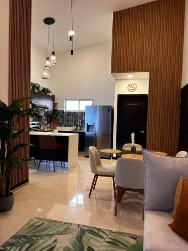 Secure Retreat Near SJO and 27, Ideal for Families in Guacima Arriba