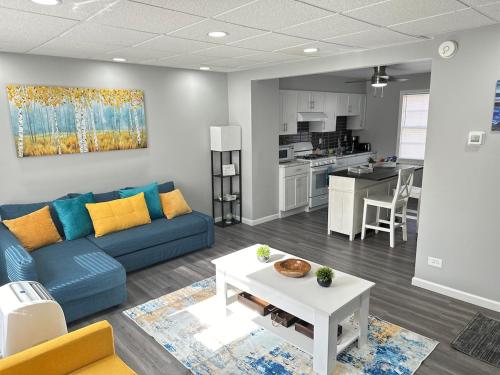 Home away from home in the burbs in อีสต์แฮเซิลเครสต์