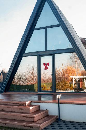 Viesnīcas āriene, The V House Luxury A-Frame with Private Pool in Dvorovi