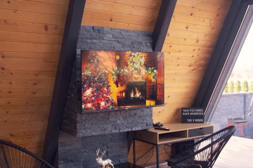 The V House Luxury A-Frame with Private Pool in Dvorovi