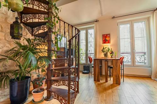 Duplex d'exception et atypique à Montmartre