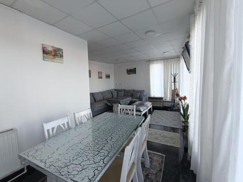 Three-Bedroom Apartment with Mountain View