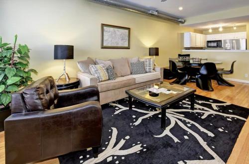 Lux Townhouse Walk To All – Louisville, KY